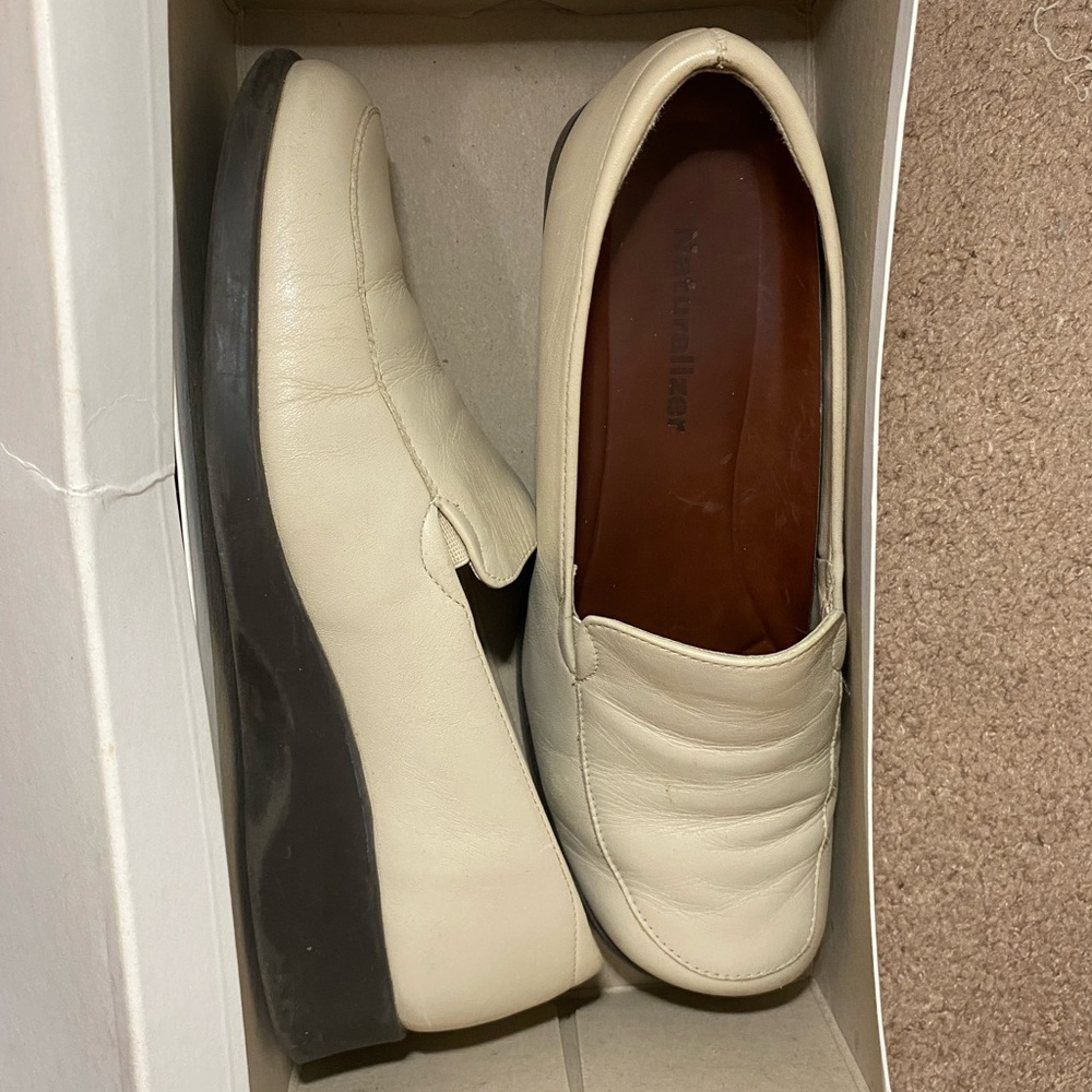 Naturalizer Women’s Cream Platform Loafers